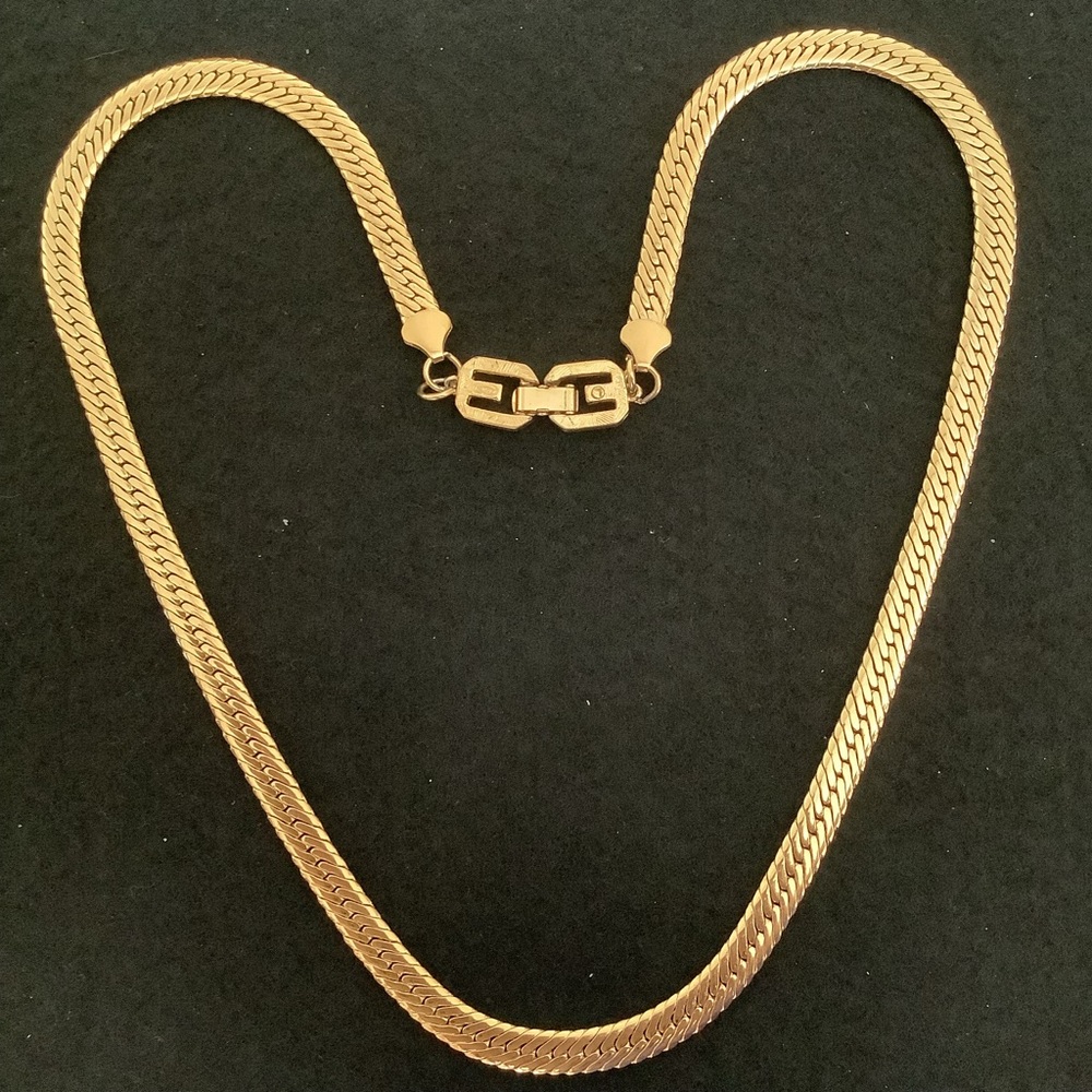 Vintage Givenchy gold tone herringbone necklace. - Picture 3 of 9